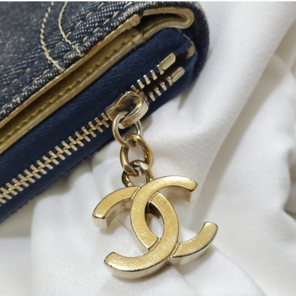 CHANEL Denim and Gold Leather Y2K CC Zippy Wallet - Picture 11 of 16